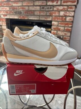 Nike Pacific Classic Women’s Sneakers HM4771-107 Size 8.5
